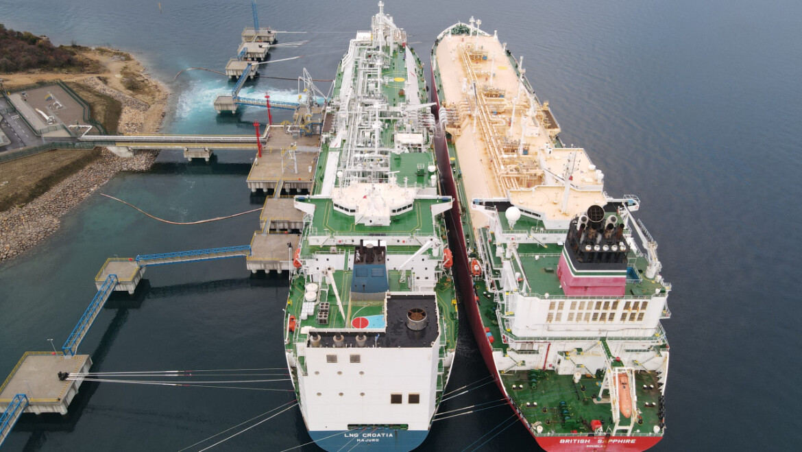 LNG carrier British Sapphire